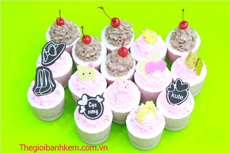 Bánh cupcake Mã CC08