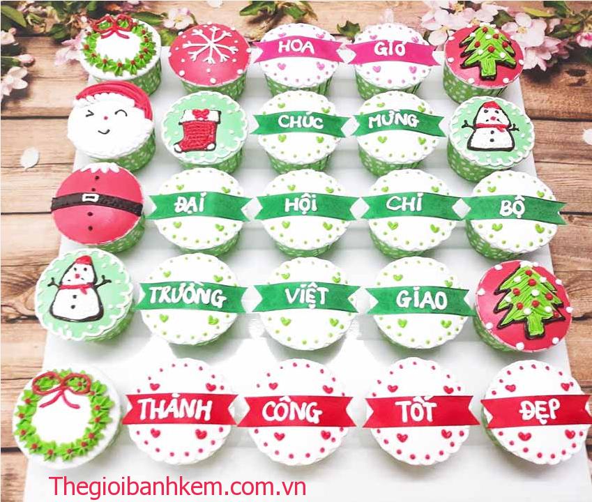 Bánh cupcake noel mã CC53